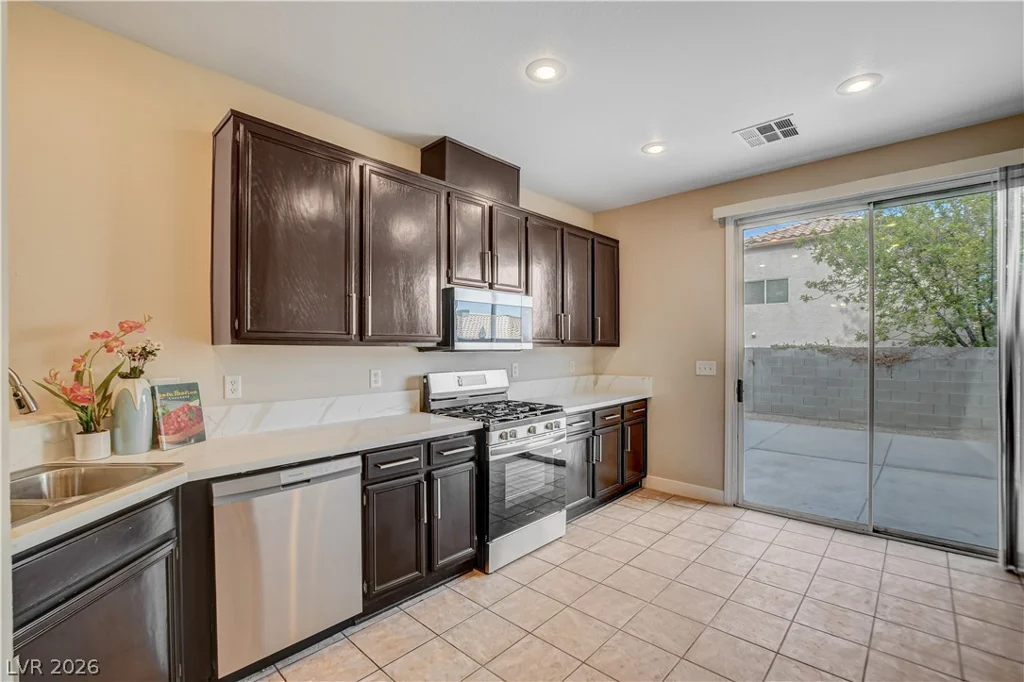 3962 Coyote Ridge, Las Vegas, NV 89129