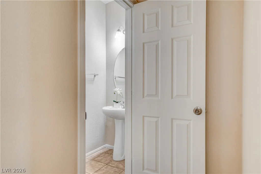 3962 Coyote Ridge, Las Vegas, NV 89129