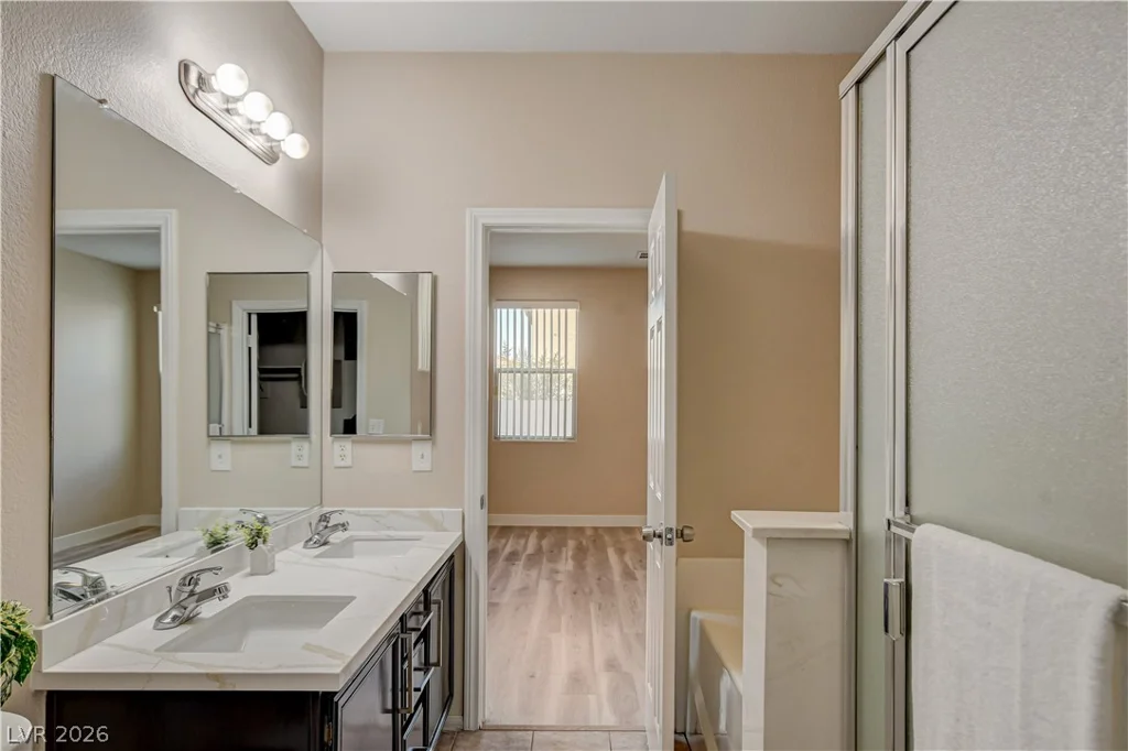 3962 Coyote Ridge, Las Vegas, NV 89129