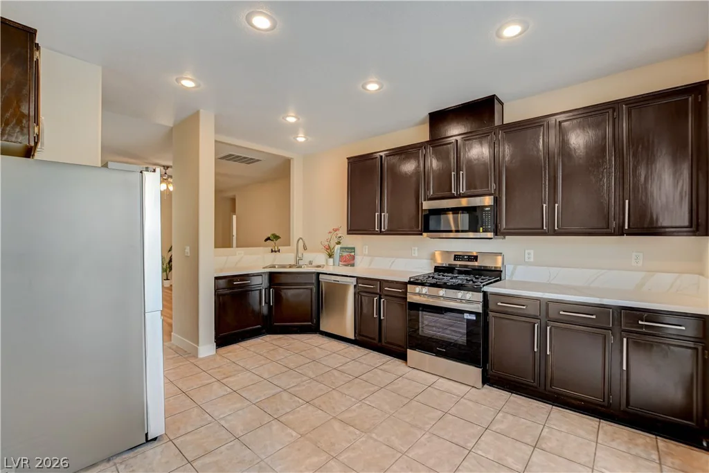 3962 Coyote Ridge, Las Vegas, NV 89129