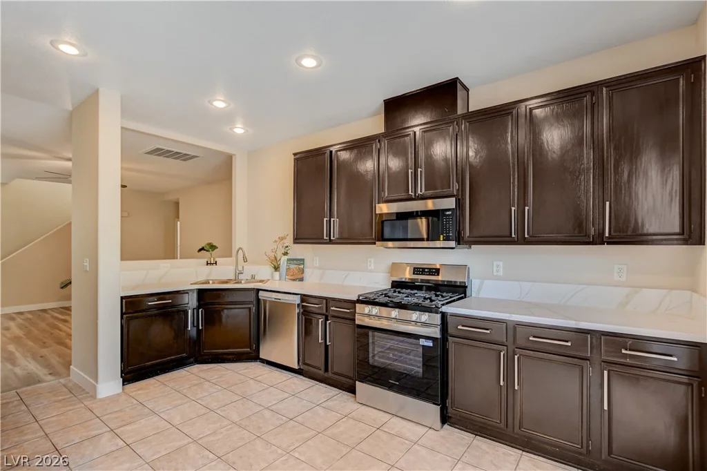 3962 Coyote Ridge, Las Vegas, NV 89129