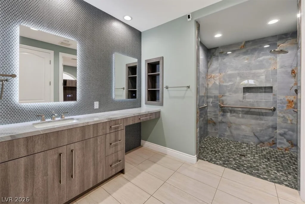 2021 Valadez, Las Vegas, NV 89117