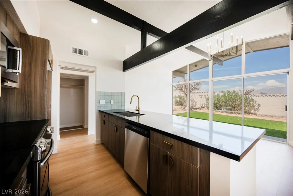 2732 Castle, North Las Vegas, NV 89030