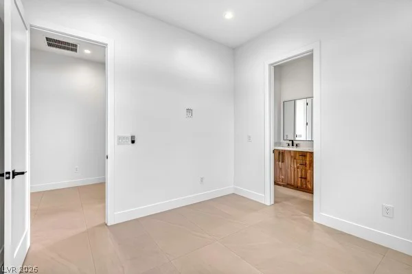 7020 Bath, Las Vegas, NV 89131