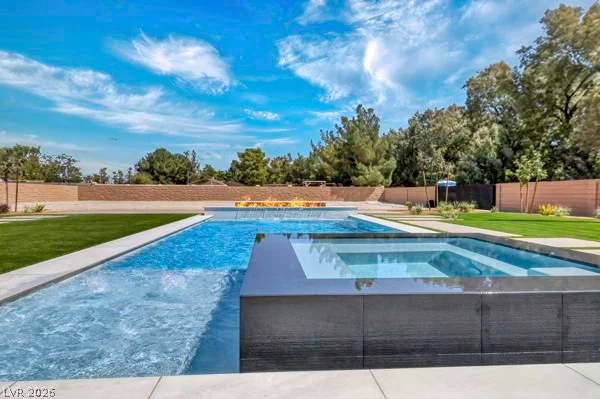 7020 Bath, Las Vegas, NV 89131