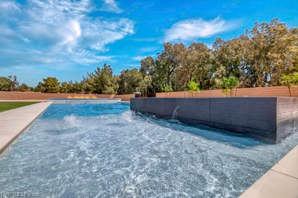 7020 Bath, Las Vegas, NV 89131