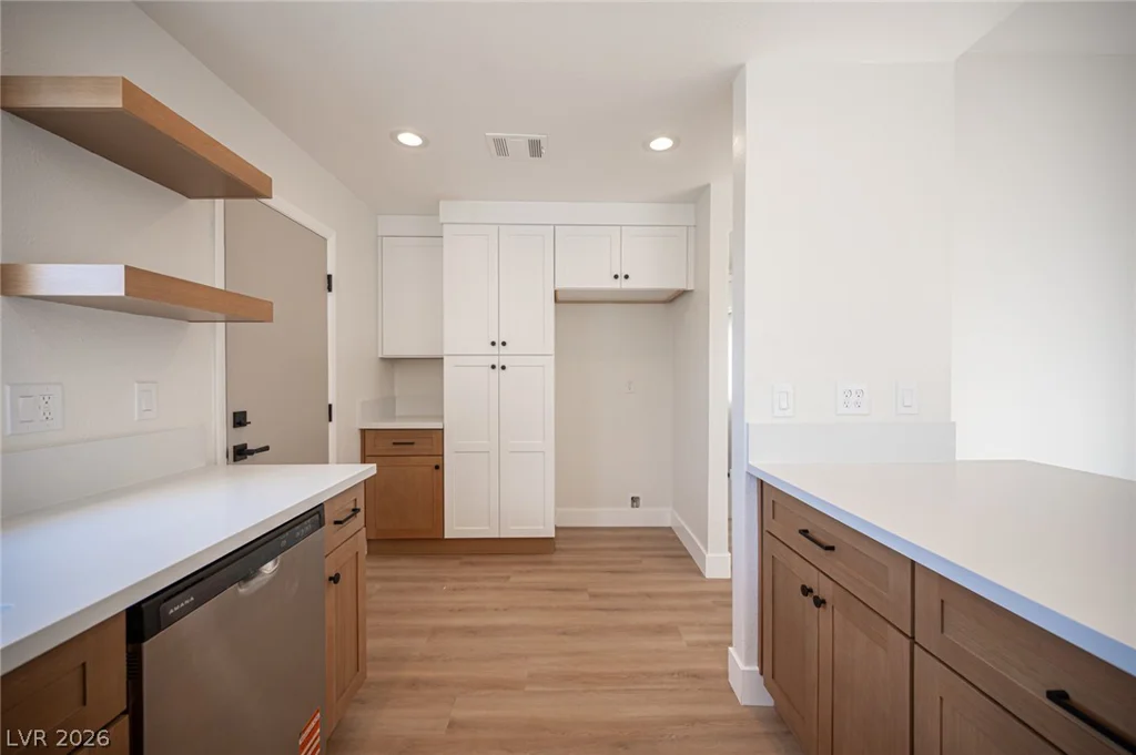 5775 Ballinger, Las Vegas, NV 89142