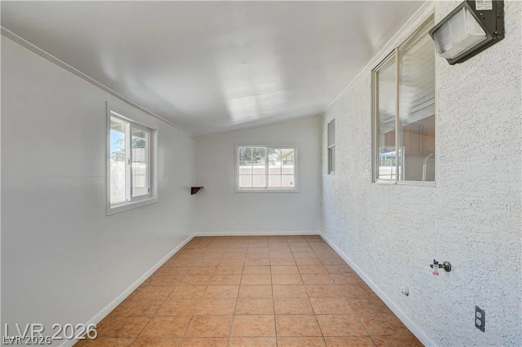 320 Searchlight, Las Vegas, NV 89110
