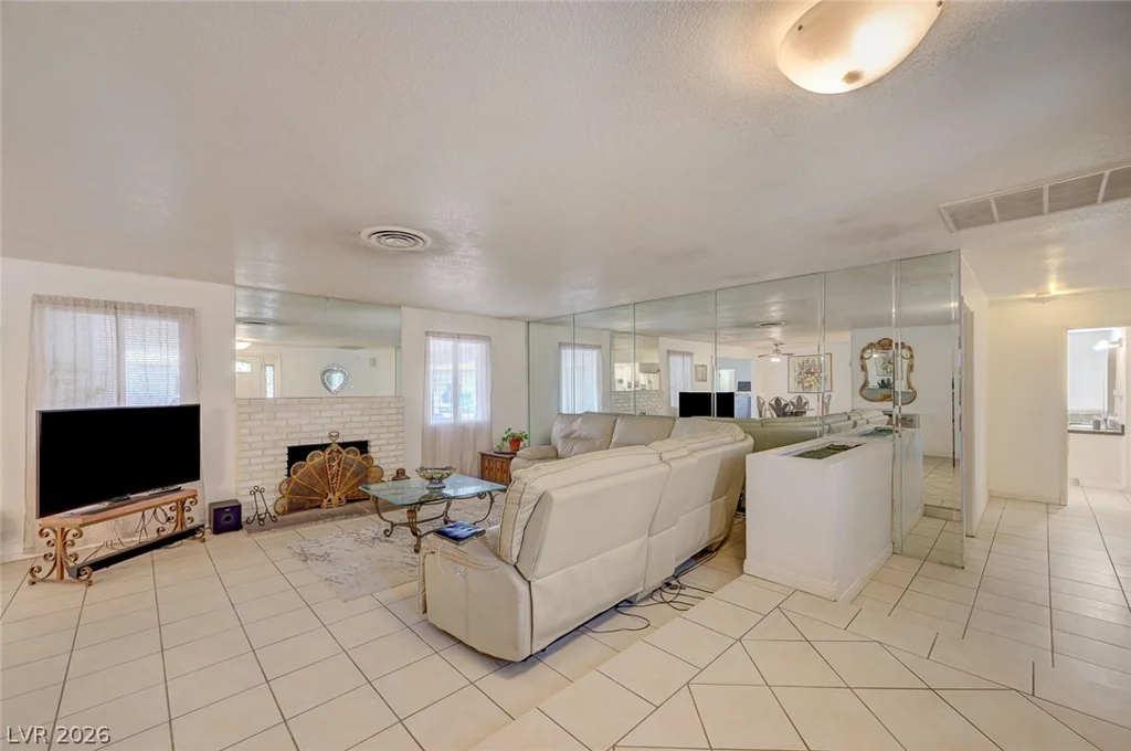 1906 Jasmine, Las Vegas, NV 89123