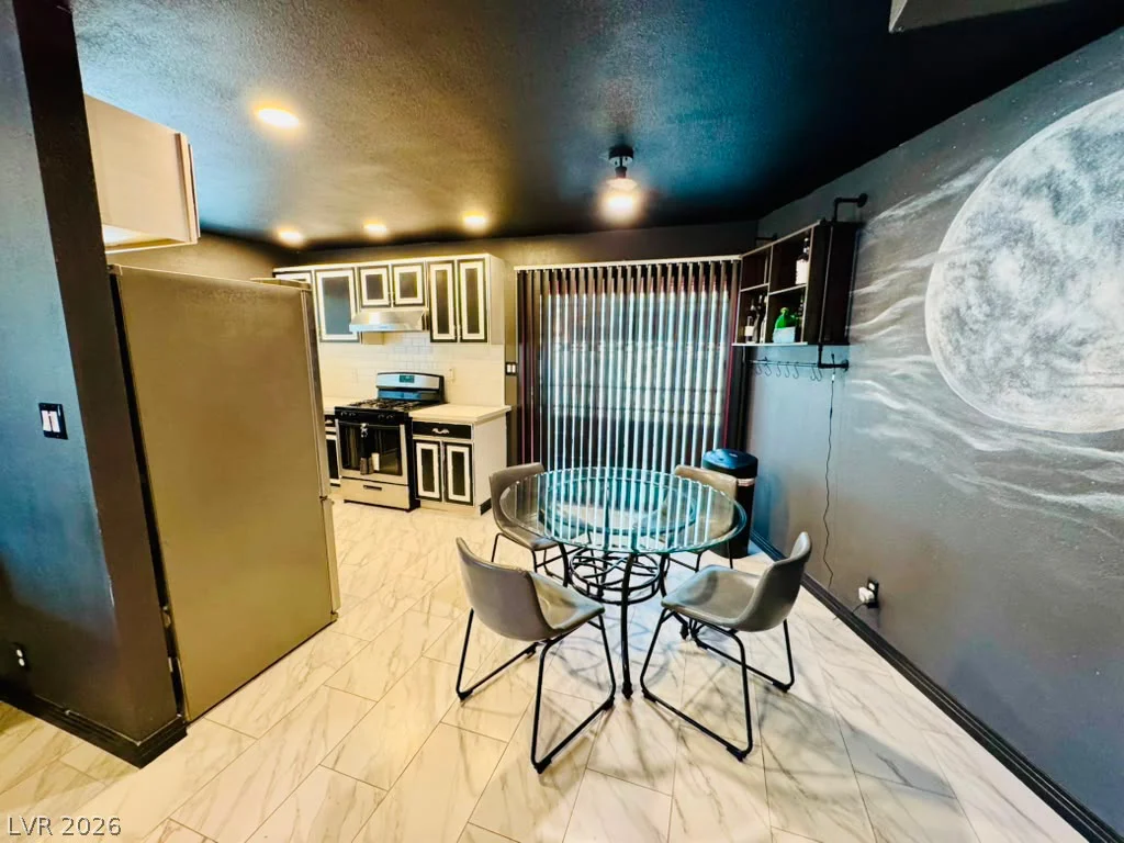 4672 Newton, Las Vegas, NV 89121