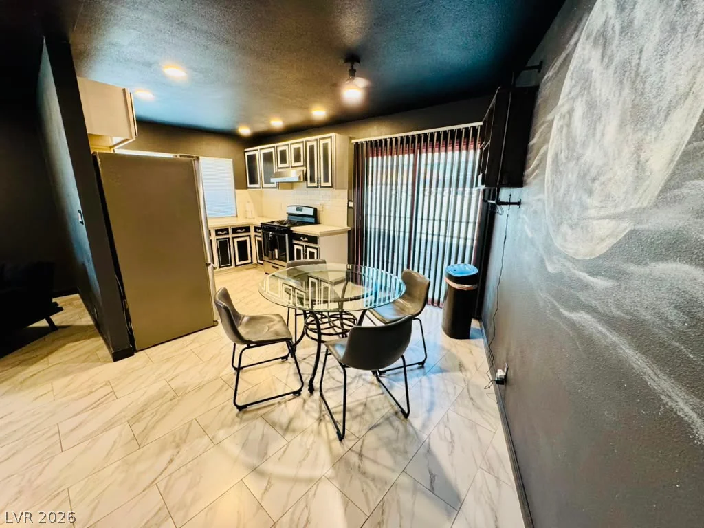 4672 Newton, Las Vegas, NV 89121