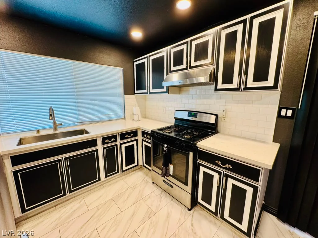 4672 Newton, Las Vegas, NV 89121