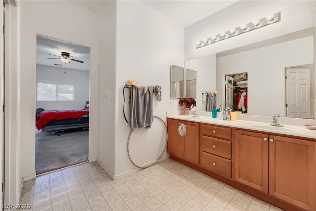 5716 Port Douglas, Las Vegas, NV 89113