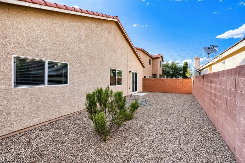 5716 Port Douglas, Las Vegas, NV 89113