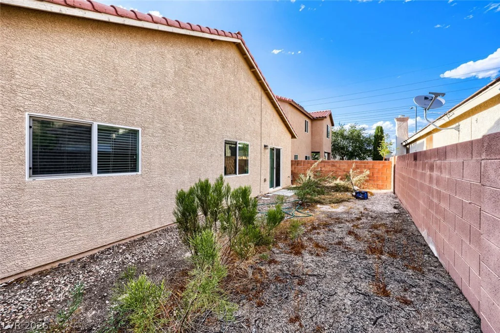 5716 Port Douglas, Las Vegas, NV 89113
