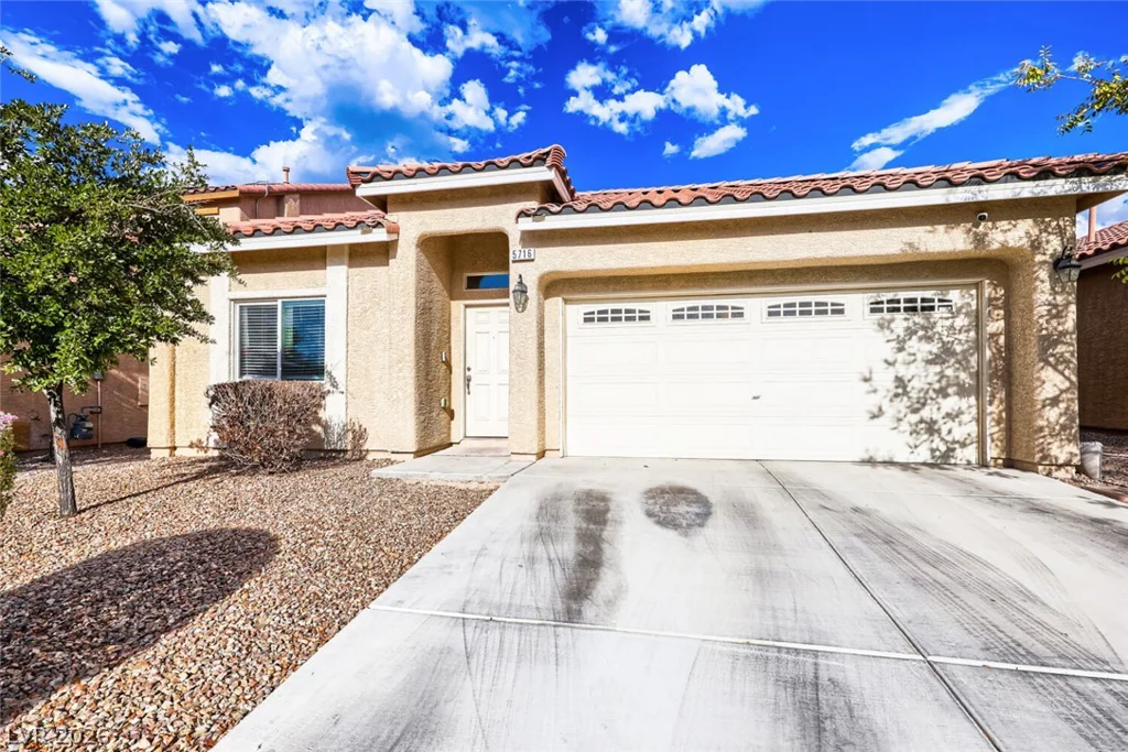 5716 Port Douglas, Las Vegas, NV 89113