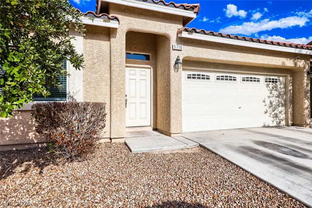5716 Port Douglas, Las Vegas, NV 89113