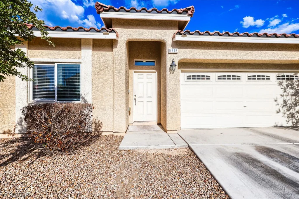 5716 Port Douglas, Las Vegas, NV 89113