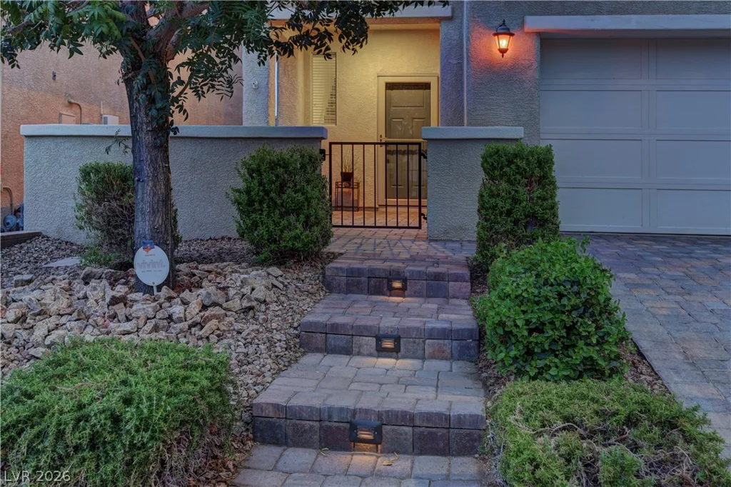 9667 Treeline Run, Las Vegas, NV 89166