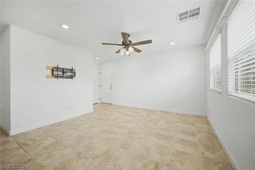 1880 Arcadian King Sun, Las Vegas, NV 89106