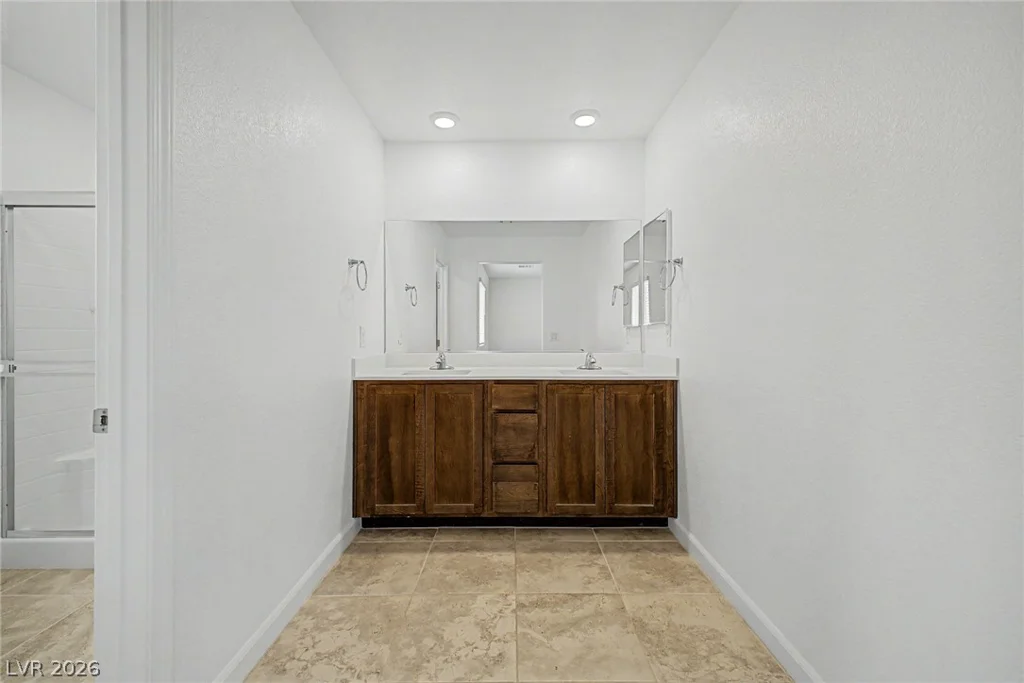 1880 Arcadian King Sun, Las Vegas, NV 89106
