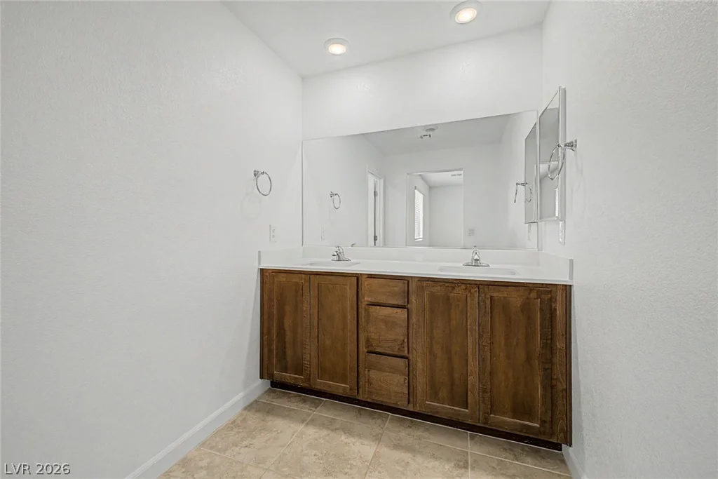 1880 Arcadian King Sun, Las Vegas, NV 89106