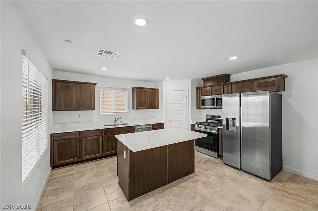1880 Arcadian King Sun, Las Vegas, NV 89106
