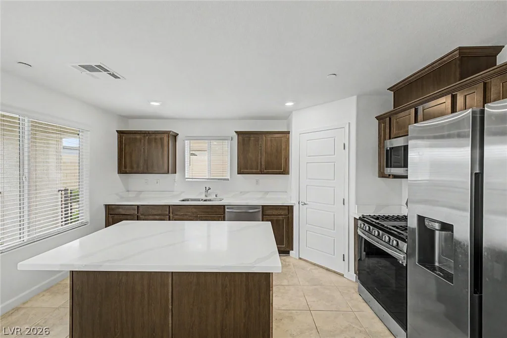 1880 Arcadian King Sun, Las Vegas, NV 89106