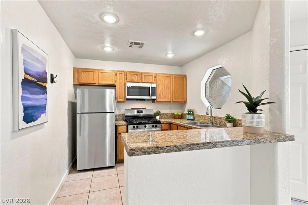 5042 Rainbow, Las Vegas, NV 89118