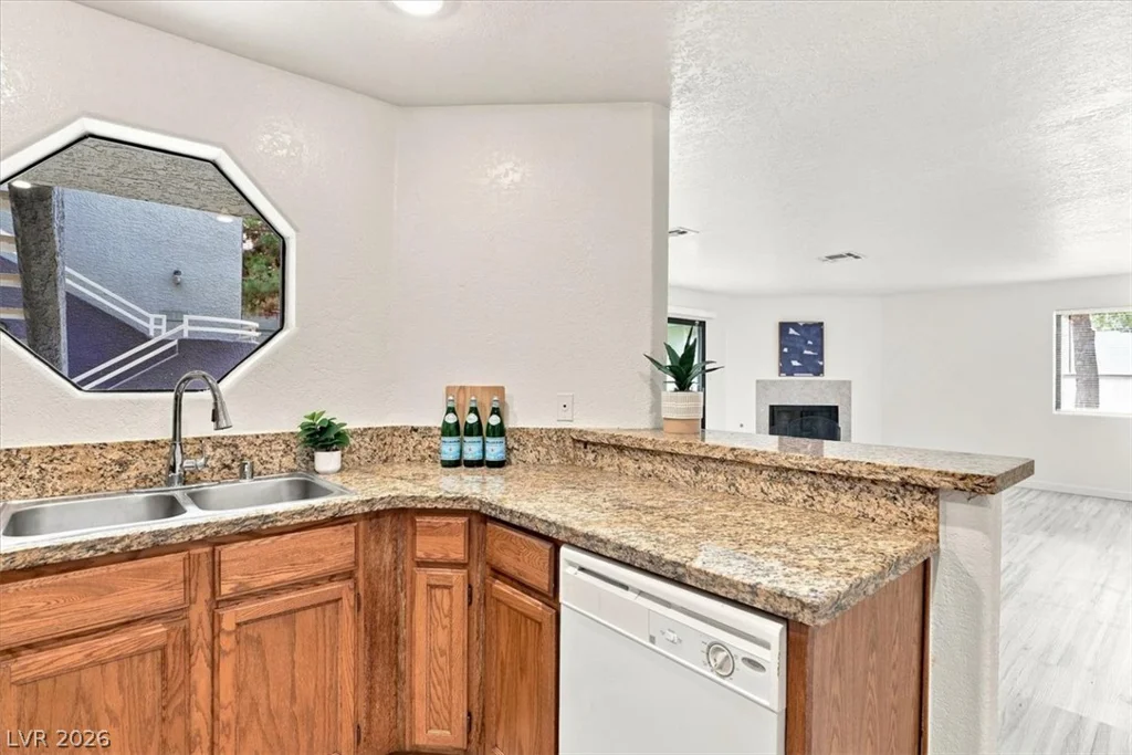 5042 Rainbow, Las Vegas, NV 89118