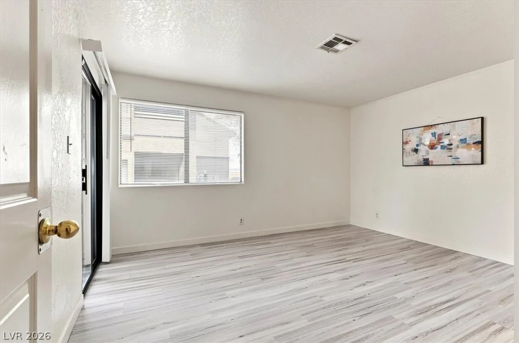 5042 Rainbow, Las Vegas, NV 89118