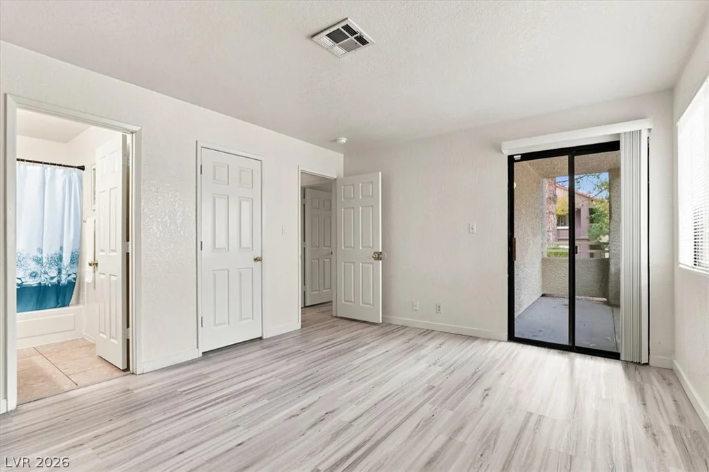 5042 Rainbow, Las Vegas, NV 89118