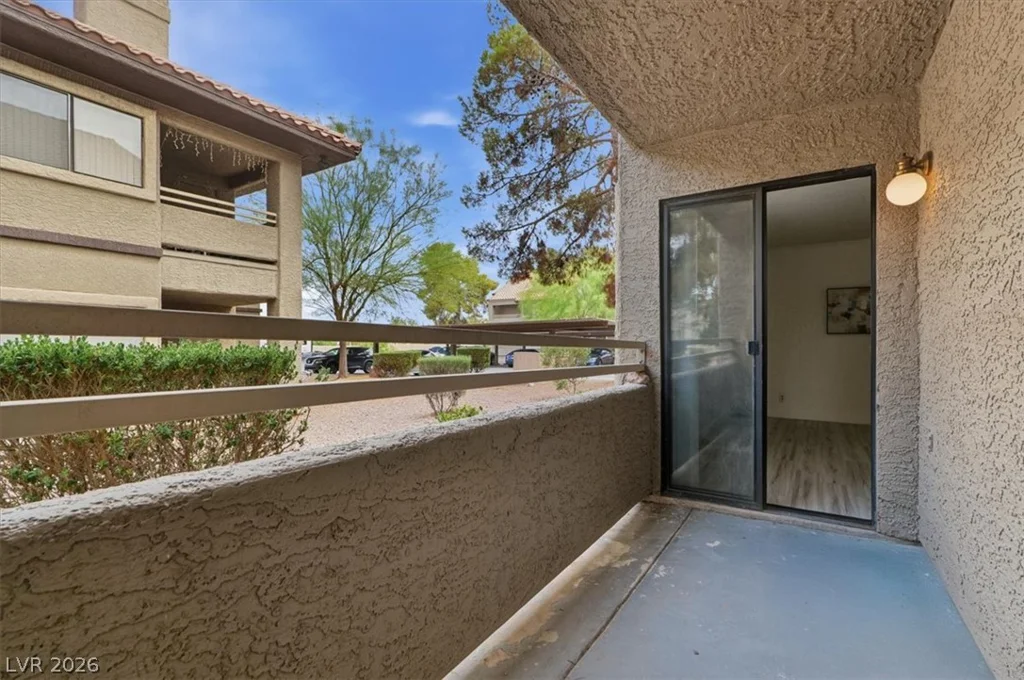 5042 Rainbow, Las Vegas, NV 89118