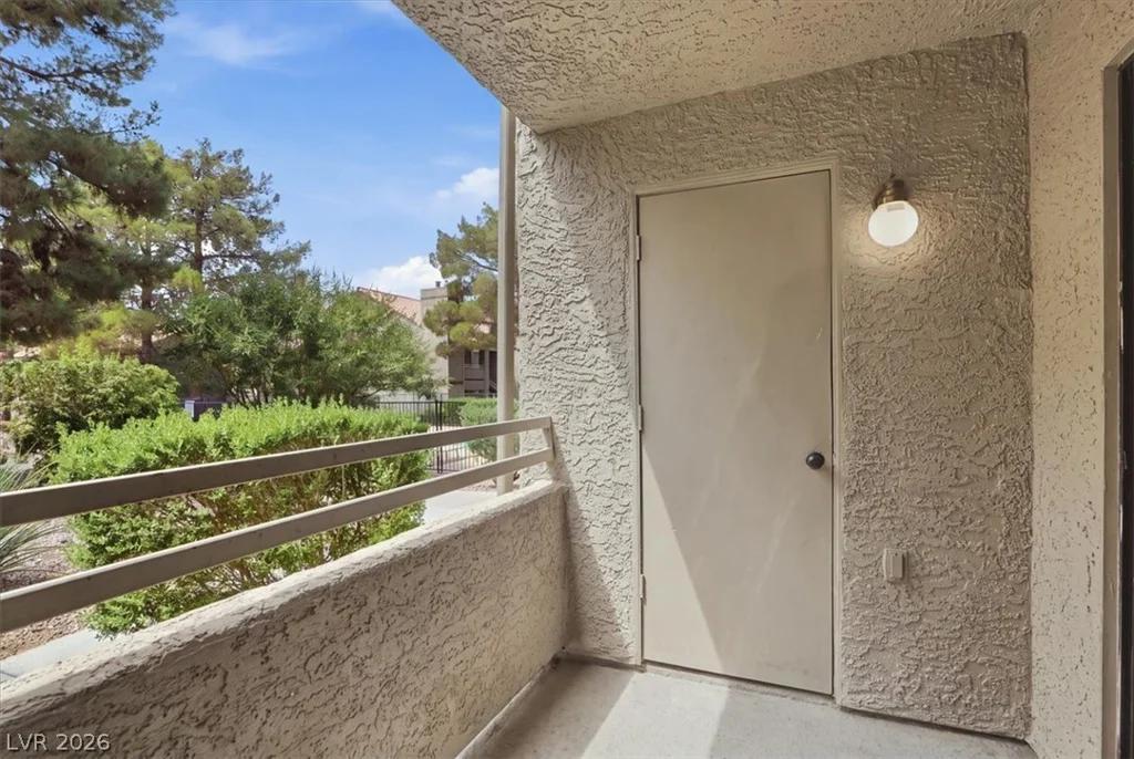 5042 Rainbow, Las Vegas, NV 89118