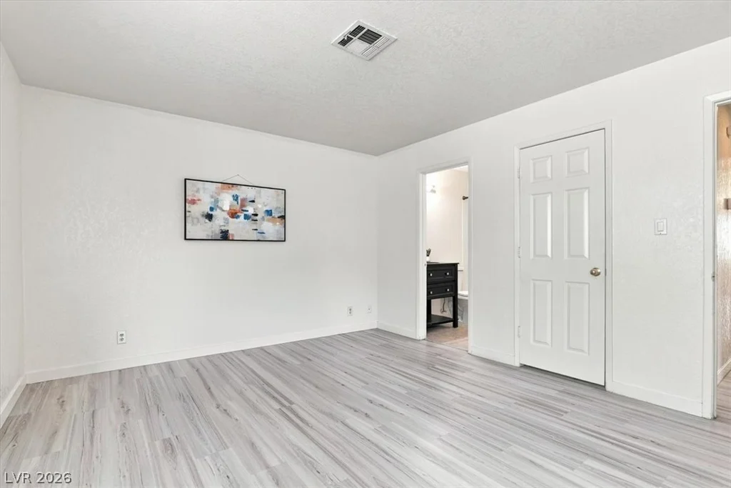 5042 Rainbow, Las Vegas, NV 89118