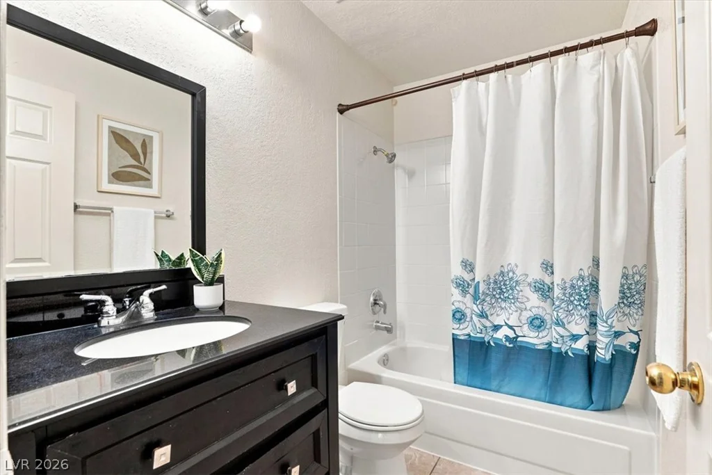 5042 Rainbow, Las Vegas, NV 89118