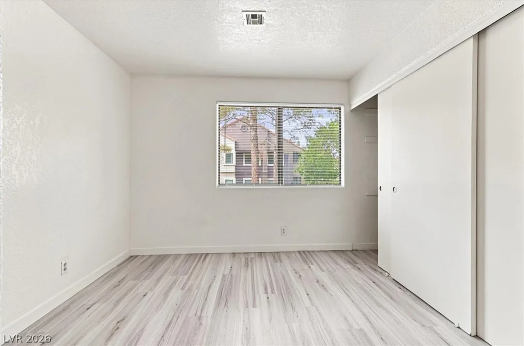 5042 Rainbow, Las Vegas, NV 89118