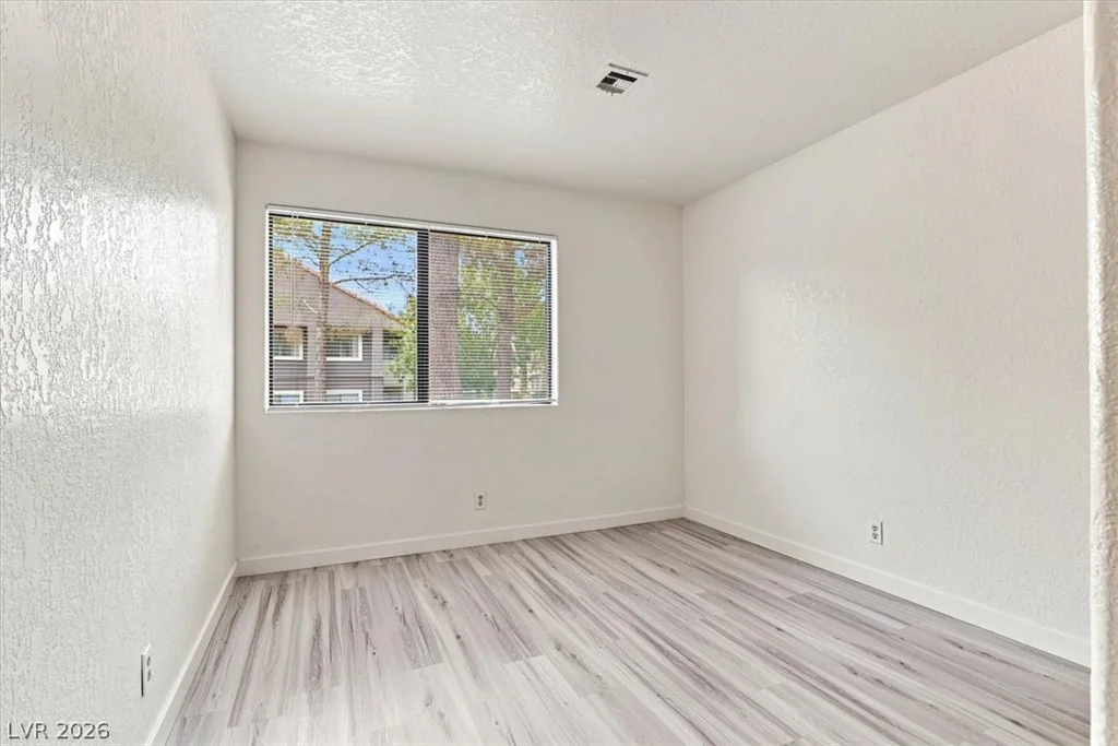 5042 Rainbow, Las Vegas, NV 89118