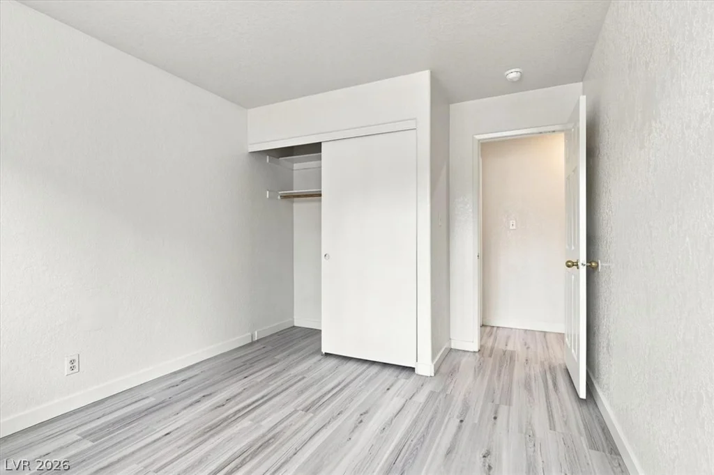 5042 Rainbow, Las Vegas, NV 89118