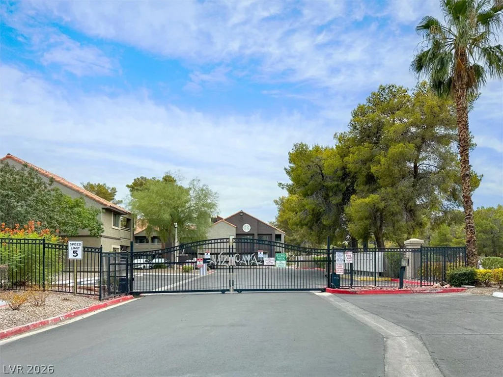 5042 Rainbow, Las Vegas, NV 89118
