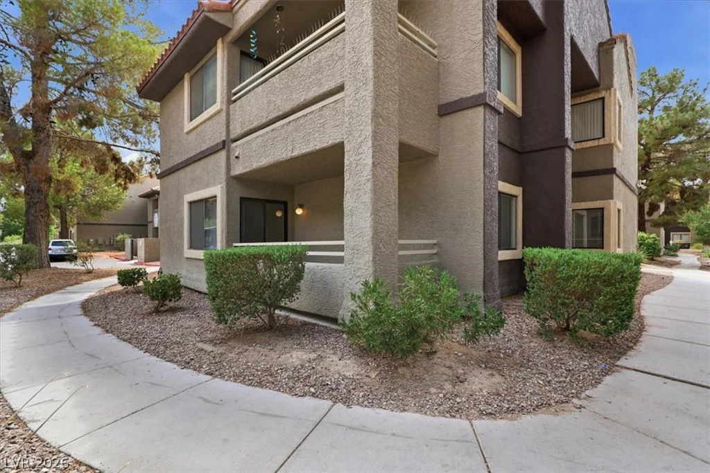 5042 Rainbow, Las Vegas, NV 89118