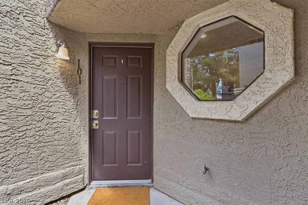 5042 Rainbow, Las Vegas, NV 89118