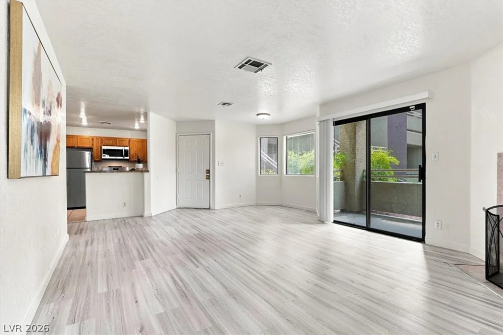 5042 Rainbow, Las Vegas, NV 89118