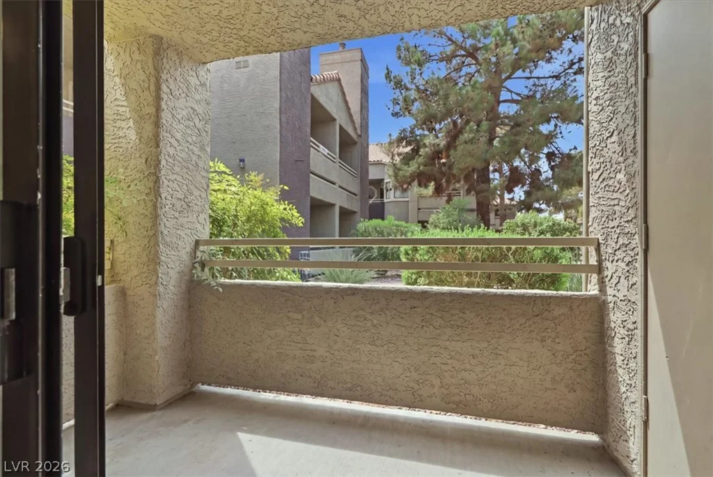 5042 Rainbow, Las Vegas, NV 89118