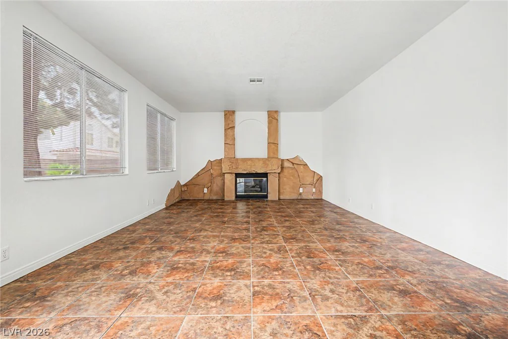 7782 Meadow Creek, Las Vegas, NV 89123