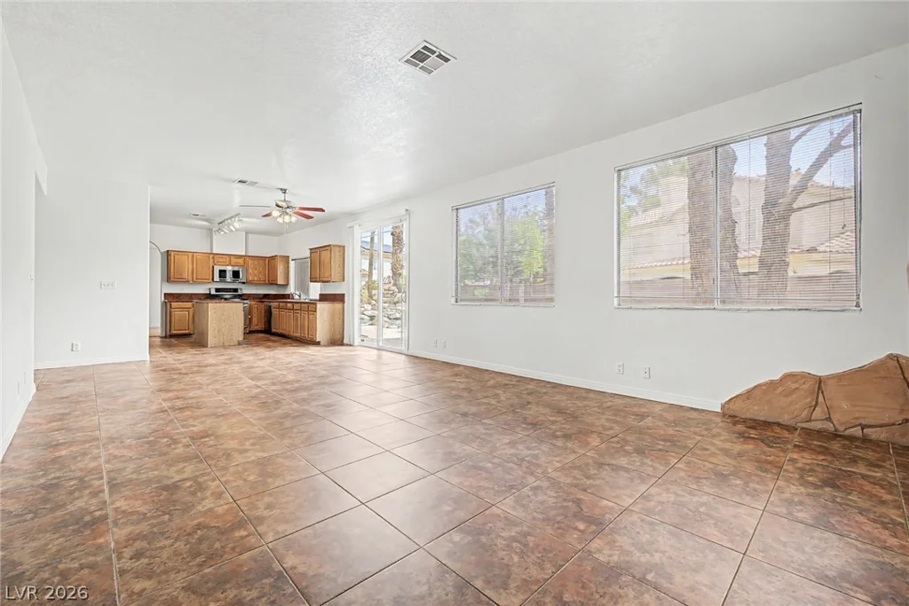 7782 Meadow Creek, Las Vegas, NV 89123