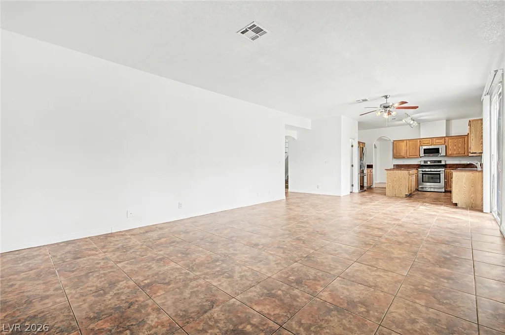 7782 Meadow Creek, Las Vegas, NV 89123