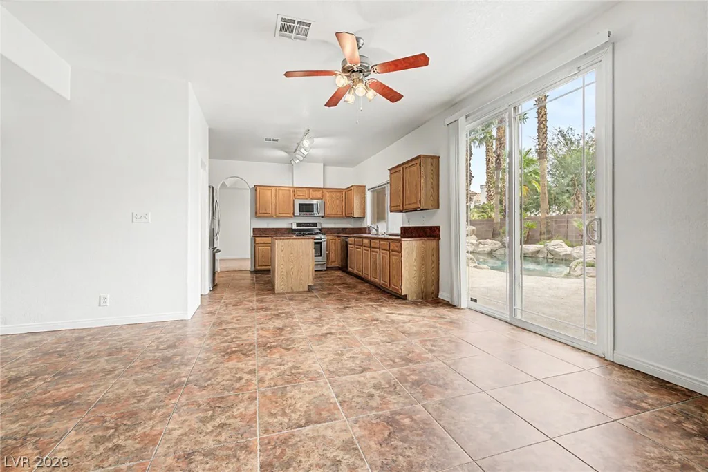 7782 Meadow Creek, Las Vegas, NV 89123