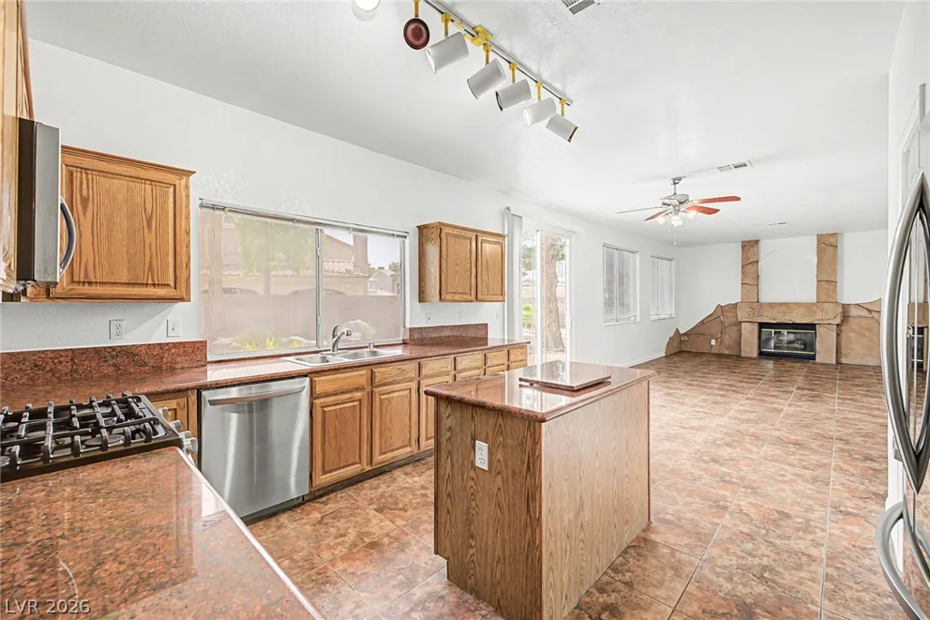 7782 Meadow Creek, Las Vegas, NV 89123