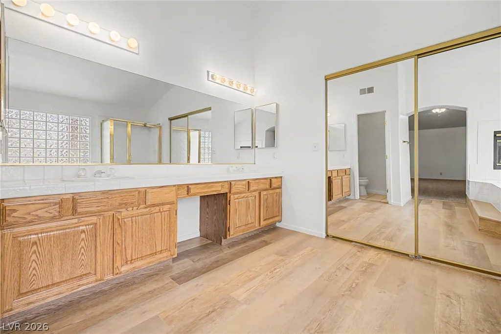 7782 Meadow Creek, Las Vegas, NV 89123